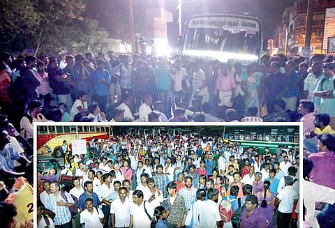 போதிய பஸ்வசதி இல்லாததால் ஆத்திரம் புதிய பஸ்நிலையம் முன்பு பயணிகள் மறியல் - போலீஸ் தடியடி நடத்தியதால் பரபரப்பு