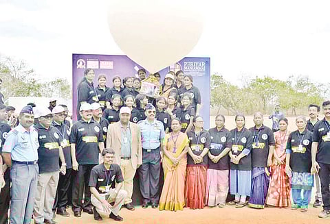 தஞ்சை பெரியார் மணியம்மை பல்கலைக்கழக மாணவிகள் தயாரித்த செயற்கை கோள் விண்ணில் செலுத்தினர்