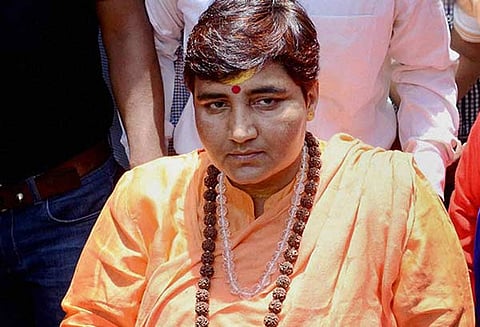 குண்டுவெடிப்பு வழக்கில் ஜாமீனில் வெளிவந்தவர் சாத்வி பிரக்யா சிங் தேர்தலில் போட்டியிட தடை விதிக்க வேண்டும் மும்பை கோர்ட்டில் வழக்கு