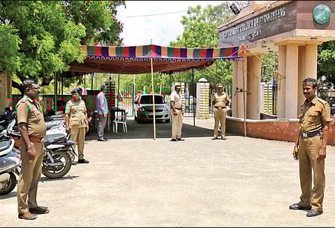 நெல்லை- தென்காசி நாடாளுமன்ற தொகுதி ஓட்டு எண்ணும் மையங்களில் போலீசார் தீவிர கண்காணிப்பு