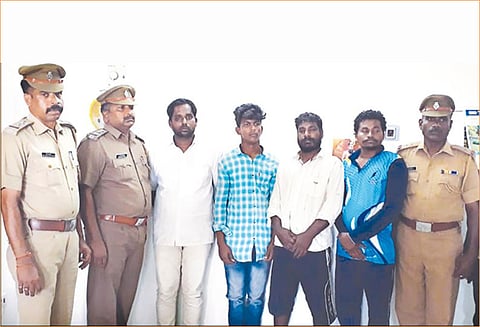திருக்கனூர் அருகே நடந்த லாரி டிரைவர் கொலையில் சிறுவன் உள்பட 5 பேர் கைது