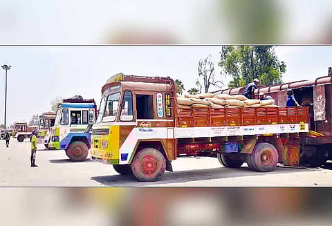 திருவாரூரில் இருந்து திருவள்ளூருக்கு பொதுவினியோக திட்டத்திற்காக 1,250 டன் அரிசி - சரக்கு ரெயிலில் அனுப்பி வைக்கப்பட்டது