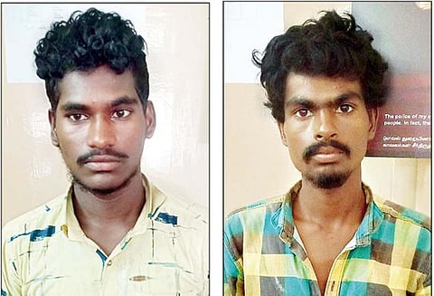 வீரபாண்டி பகுதியில், பெண்களிடம் நகை பறித்த 2 வாலிபர்கள் பிடிபட்டனர்