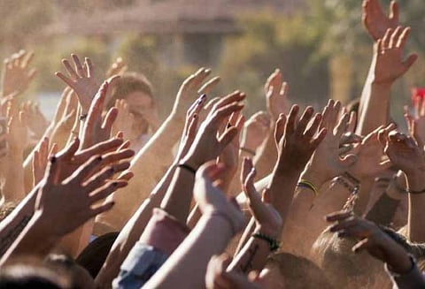 நாப்கின் பயன்படுத்தியது யார் -மாணவிகளின் ஆடைகளை களைந்து சோதனை