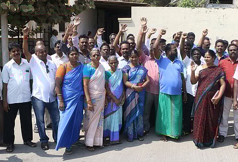 சம்பளம் குறைக்கப்பட்டதால் சுற்றுலா வளர்ச்சி கழக ஊழியர்கள் மீண்டும் போராட்டம்