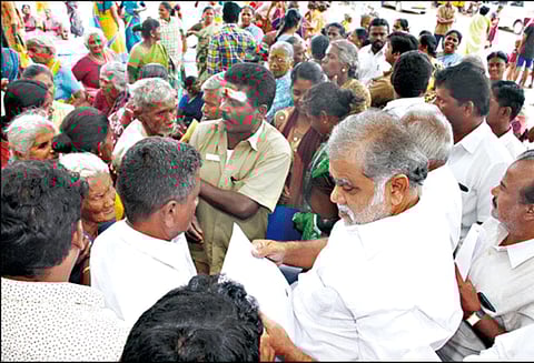 ஆத்தூர் தொகுதியில் 4 ஆயிரம் பேருக்கு முதியோர் உதவித்தொகை நிறுத்தம் முன்னாள் அமைச்சர் குற்றச்சாட்டு