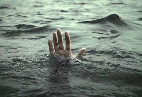 திருக்கழுக்குன்றம் அருகே ஏரியில் மூழ்கி பள்ளி மாணவன் சாவு