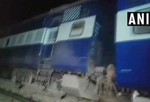 சீமாஞ்ஜல் எக்ஸ்பிரெஸ் ரெயிலின் 9 பெட்டிகள் தடம் புரண்டன