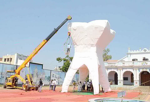 புதுக்கோட்டையில் 33.3 அடி உயரத்தில் செயற்கை பல் கின்னஸ் சாதனையாக அறிவிப்பு