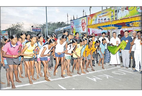 விளாத்திகுளத்தில் பள்ளி, கல்லூரி மாணவர்களுக்கான மினி மாரத்தான் போட்டி