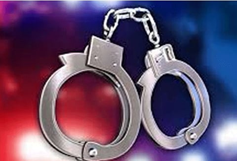 நூதன முறையில் ஏ.டி.எம்.எந்திரங்களில் ரூ.1 கோடி திருடிய 2 கல்லூரி மாணவர்கள் கைது