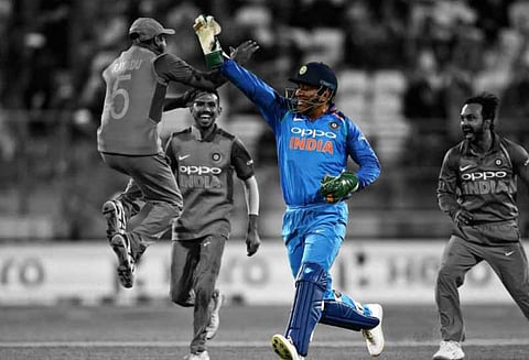 தோனி கீப்பிங் செய்யும்போது கிரீஸைவிட்டு வெளியேறாதீர்கள் -ஐசிசி எச்சரிக்கை