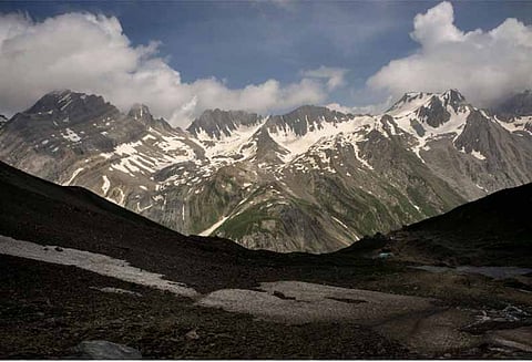 இமயமலையின் மூன்றில் இரண்டு பங்கு பனி மலைகள் காணாமல் போகும் -ஆய்வாளர்கள் எச்சரிக்கை