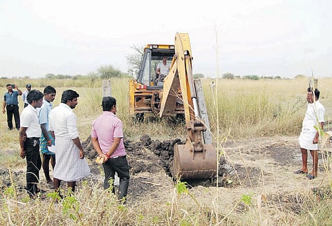 கயத்தாறு அருகே ஓடை ஆக்கிரமிப்பு அகற்றும் பணி தொடங்கியது