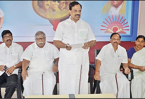 மோகனூர் காவிரி ஆற்றில் தடுப்பணை கட்ட வேண்டும் நாமக்கல் கிழக்கு மாவட்ட தி.மு.க. செயற்குழு கூட்டத்தில் வலியுறுத்தல்