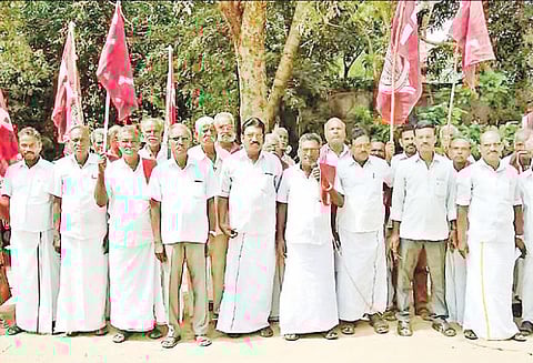 கோரிக்கைகளை வலியுறுத்தி விவசாயிகள் சங்கத்தினர் ஆர்ப்பாட்டம் சீர்காழியில் நடந்தது