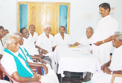 12 அம்ச கோரிக்கைகளை வலியுறுத்தி கறவை மாடுகளுடன் ஆர்ப்பாட்டம் நடத்தப்படும் சங்க பொதுச் செயலாளர் பேட்டி