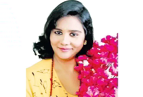 ‘குடும்ப ஏழ்மையால் உதவி இயக்குனரை மணந்த சந்தியா’ : உறவினர்கள் வெளியிட்ட உருக்கமான தகவல்