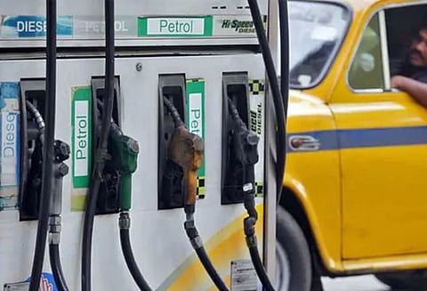 பெட்ரோல் விலையில் எந்த மாற்றமும் இல்லை, டீசல் விலை 5 காசுகள் உயர்வு
