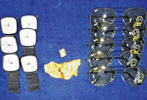 மலேசியாவில் இருந்து சென்னைக்கு கடத்தி வரப்பட்ட ரூ.20 லட்சம் பொருட்கள் பறிமுதல் வாலிபரிடம் விசாரணை