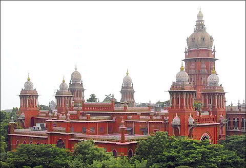 ரெயில் நிலையங்களில் மாற்றுத்திறனாளிகளுக்கு உள்ள வசதிகள் என்ன? தெற்கு ரெயில்வே பதில் அளிக்க ஐகோர்ட்டு உத்தரவு