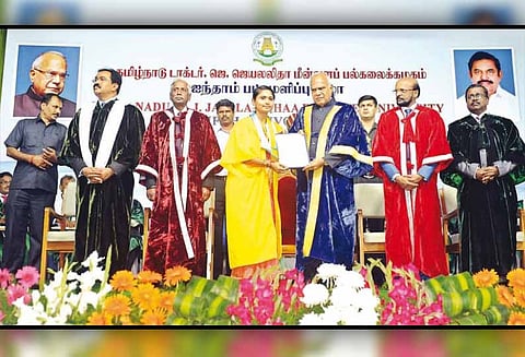 நாகை மீன்வள பல்கலைக்கழகத்தில் 63 மாணவ-மாணவிகளுக்கு பட்டம்