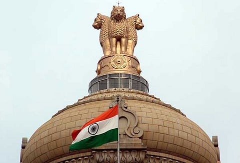 10 சதவீத இடஒதுக்கீடுக்கு எதிராக புதிய வழக்கு: மத்திய அரசுக்கு சுப்ரீம் கோர்ட்டு நோட்டீஸ் - தடை விதிக்க மீண்டும் மறுப்பு