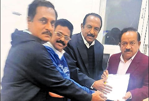 சிவகாசி பட்டாசு தொழிலை பாதுகாக்க வேண்டும் - மத்திய சுற்றுச்சூழல் மந்திரியிடம், வைகோ கோரிக்கை