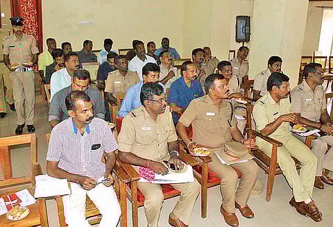 குற்றாலத்தில் தமிழக–கேரள போலீசார் கலந்தாய்வு கூட்டம்