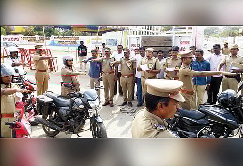 சாலை பாதுகாப்பு வார நிறைவு விழா: ஹெல்மெட் விழிப்புணர்வு ஊர்வலம் போலீஸ் சூப்பிரண்டு பங்கேற்பு