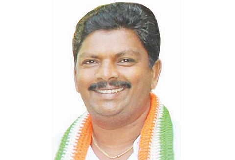 அஞ்சுகிராமம் அருகே பரிதாபம் கார் கவிழ்ந்து காங்கிரஸ் பிரமுகர் பலி