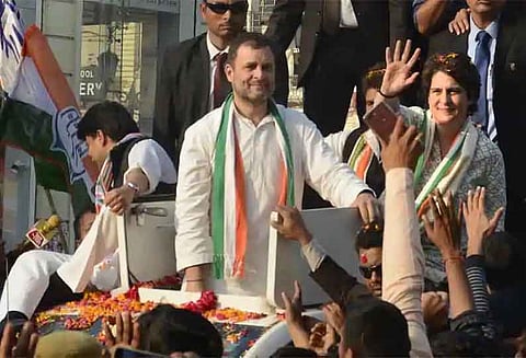 பிரியங்கா பேரணியில் பாதுகாப்பு குளறுபடி - வாகனத்தின் மீது மின்கம்பி உரசியது