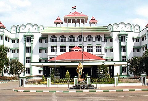 “எந்தக்கட்சி ஆட்சிக்கு வந்தாலும் திருவள்ளுவர் சிலையை பராமரிப்பது அவசியம்” மதுரை ஐகோர்ட்டு நீதிபதிகள் கருத்து