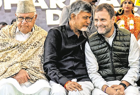 டெல்லியில் சந்திரபாபு நாயுடு உண்ணாவிரதம் - ராகுல் காந்தி உள்ளிட்ட தலைவர்கள் நேரில் சந்தித்து ஆதரவு