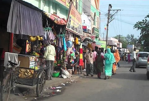 மாமல்லபுரத்தில் பேனர்களை அகற்றாவிட்டால் வழக்கு போலீசார் எச்சரிக்கை