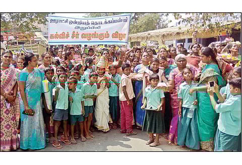 நாமக்கல், இலுப்புலியில் அரசு பள்ளிகளுக்கு கல்வி சீர்வரிசை