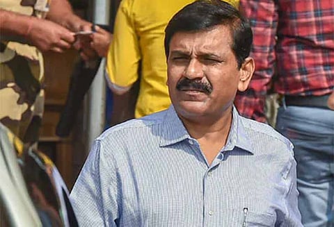 சி.பி.ஐ. இடைக்கால இயக்குனராக இருந்த நாகேஸ்வர ராவுக்கு ரூ.1 லட்சம் அபராதம் விதித்தது, சுப்ரீம் கோர்ட்டு - நாள் முழுவதும் கோர்ட்டில் அமர வைத்து தண்டனை