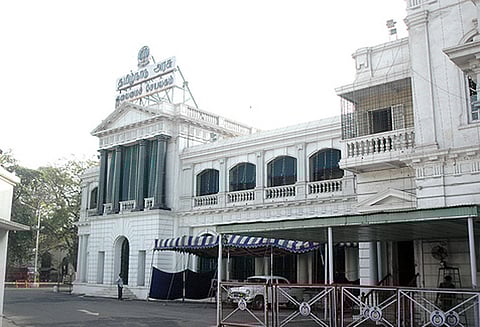 தடையை மீறி பிளாஸ்டிக் பயன்படுத்தினால் ரூ.1 லட்சம் வரை அபராதம் - சட்ட மசோதா தாக்கல்