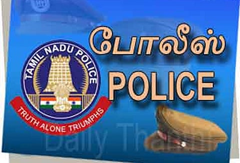 விக்கிரமசிங்கபுரத்தில் கடனை திருப்பிக் கேட்ட தகராறில் கம்பால் தாக்கப்பட்ட முதியவர் சாவு தாய்-மகன் மீது கொலை வழக்கு பதிவு