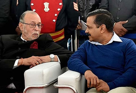 டெல்லி அதிகார மோதல் வழக்கில் உச்ச நீதிமன்றம் மாறுபட்ட தீர்ப்பு: வழக்கு 3 நீதிபதிகள் கொண்ட அமர்வுக்கு மாற்றம்