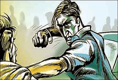 வில்லியனூர் அருகே அரசு பஸ்சை வழிமறித்து டிரைவர்- கண்டக்டர் மீது தாக்குதல் 3 பேருக்கு வலைவீச்சு