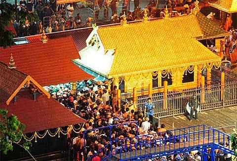 சபரிமலையில் சாமி தரிசனத்துக்கு சென்ற ஆந்திர இளம்பெண்கள் 4 பேரை போலீசார் திருப்பி அனுப்பினர்