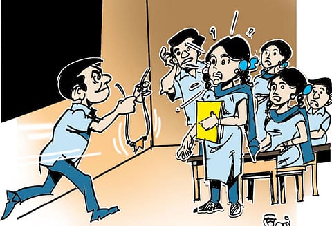 காதலை ஏற்க மறுத்ததால் வகுப்பறையில் மாணவிக்கு தாலி கட்டிய மாணவர்