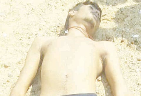 காவிரி ஆற்றில் மூழ்கி கல்லூரி மாணவர் பலி நண்பர்களுடன் முக்கொம்புக்கு சுற்றுலா வந்த இடத்தில் துயரம்