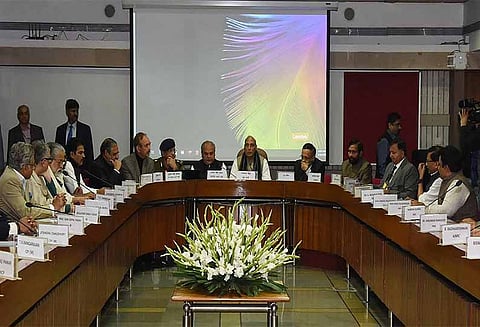 காஷ்மீர் தாக்குதலுக்கு 40 பேர் பலி: டெல்லியில் அனைத்து கட்சி கூட்டம் - ‘பயங்கரவாதத்துக்கு முடிவு கட்ட உறுதி’