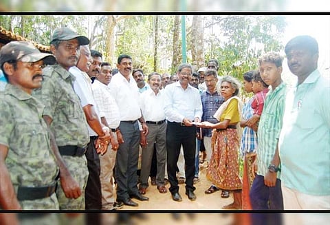 கிளன்ராக் வனப்பகுதியில், ஆதிவாசி வீடுகளுக்கு மின்சார வசதி