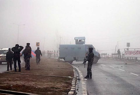 புலவாமா தாக்குதல்: பயங்கரவாதியை புகழ்ந்த காஷ்மீர் மாணவர் கைது - இமாசல பிரதேச போலீசார் அதிரடி