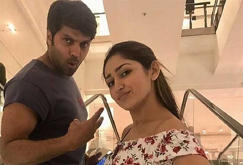 வெளிநாடுகளில் சாயிஷாவுடன் சுற்றும் நடிகர் ஆர்யா