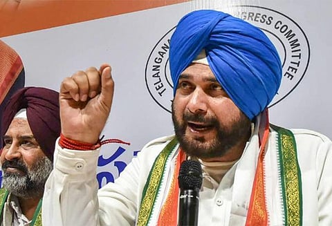 1999-ல் கந்தகாரில் மசூத் அசாரை விடுதலை செய்தது யார்? நவ்ஜோத் சிங் சித்து கேள்வி