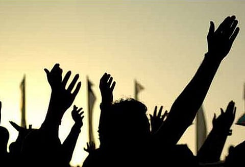 முழுஅடைப்பு போராட்டம்: கேரள-தமிழக எல்லையில் பஸ்கள் ஓடவில்லை பயணிகள் அவதி